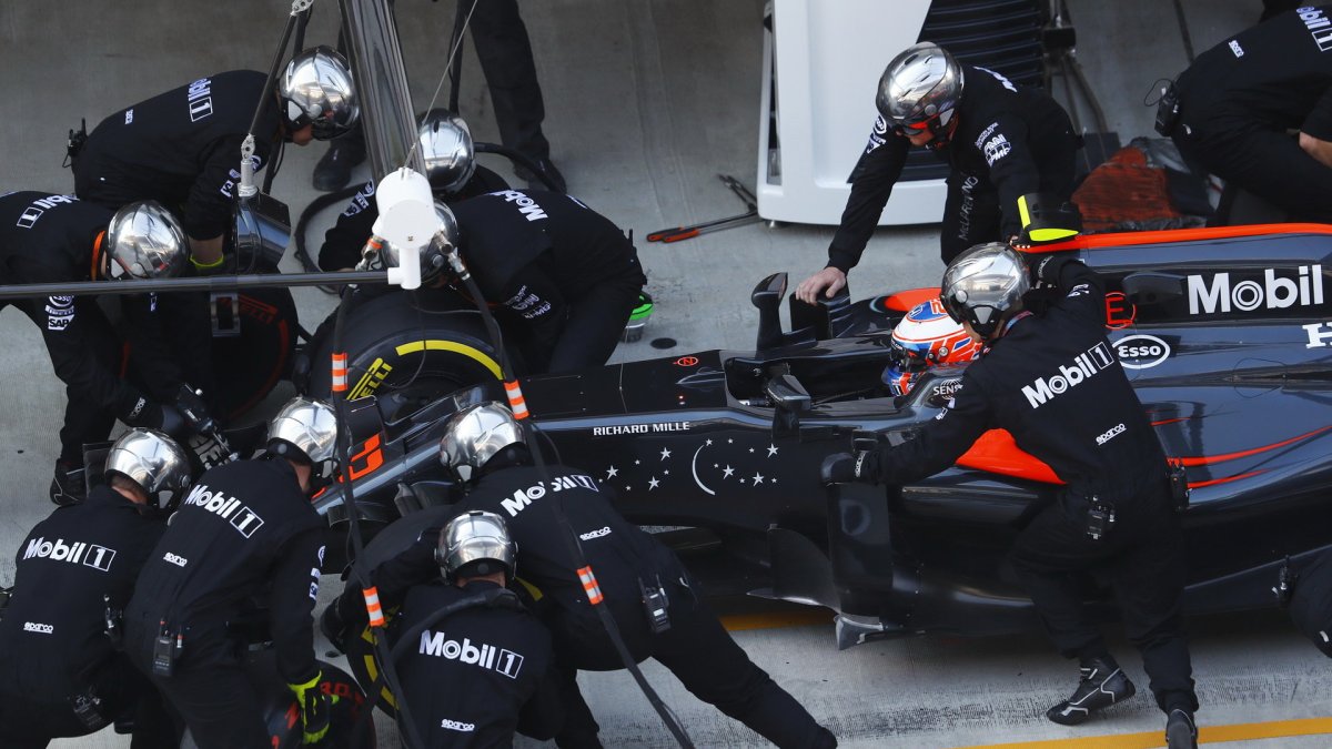 Jenson Button při závodě v Soči