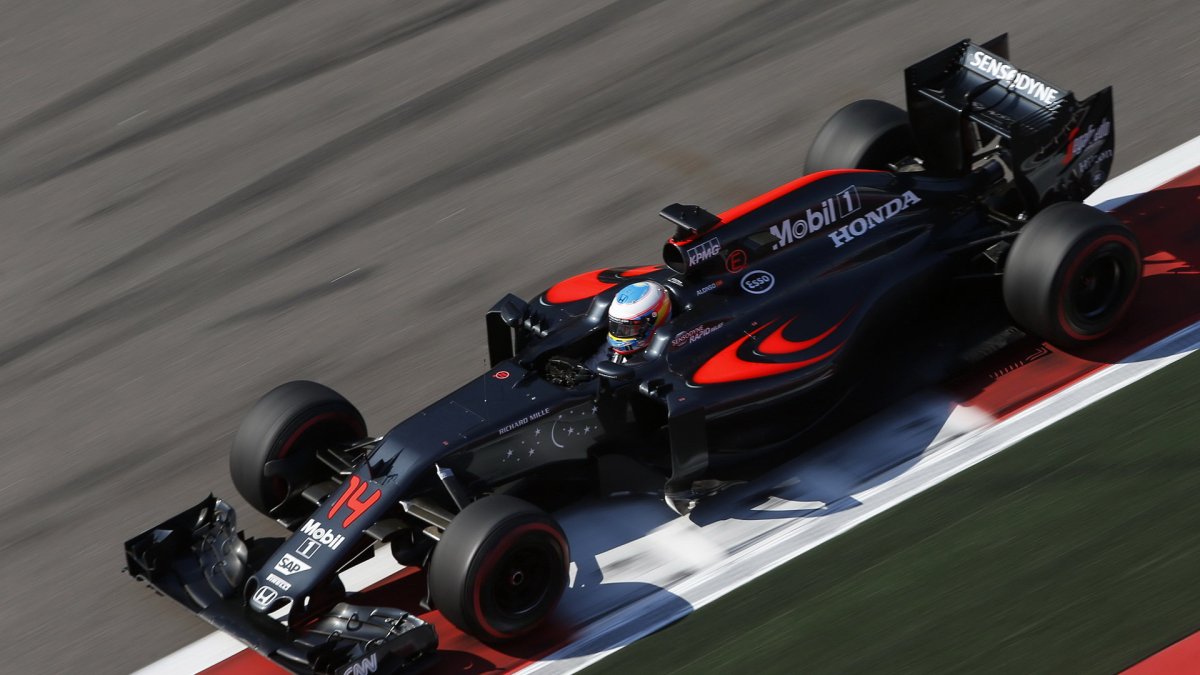 Fernando Alonso při závodě v Soči