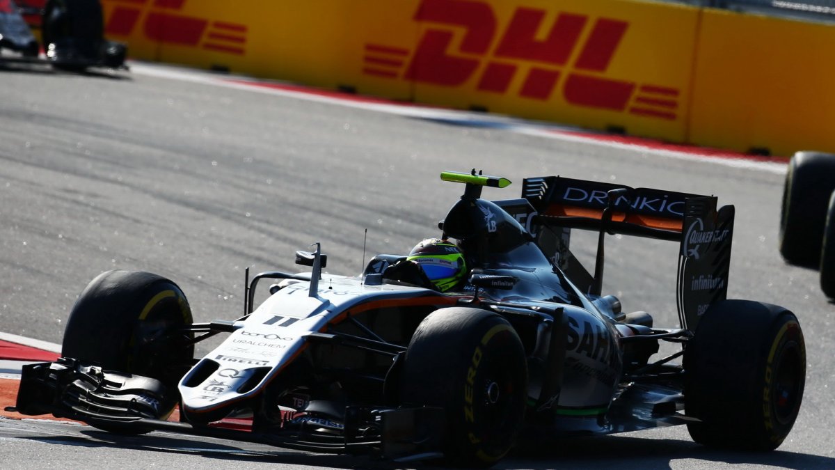 Sergio Pérez při závodě v Soči