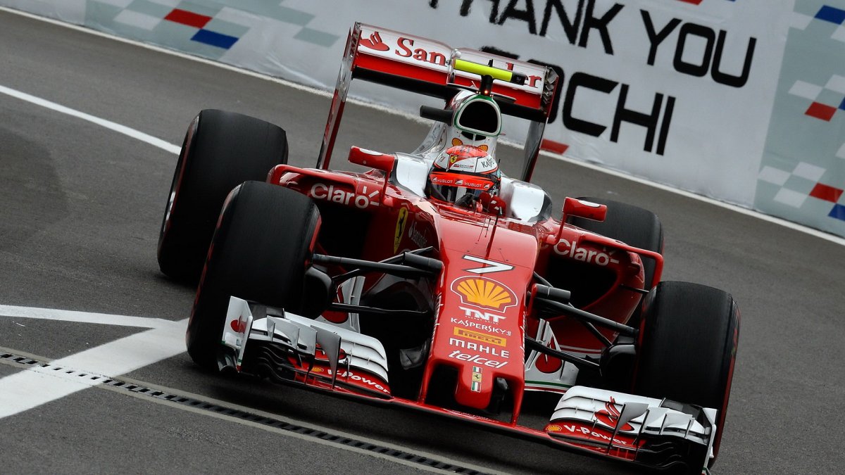 Kimi Räikkönen při kvalifikaci v Soči