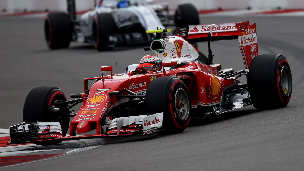 Kimi Räikkönen při kvalifikaci v Soči