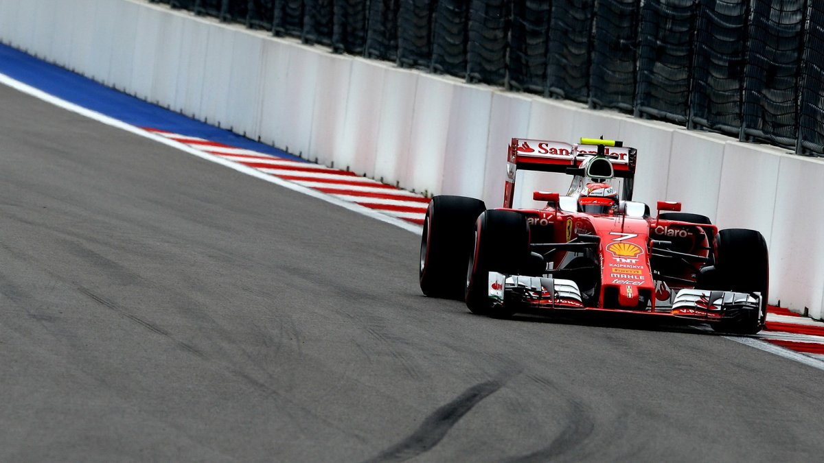 Kimi Räikkönen při kvalifikaci v Soči