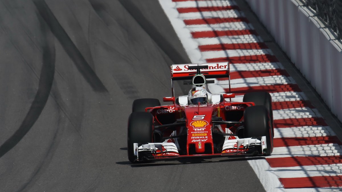 Sebastian Vettel při kvalifikaci v Soči