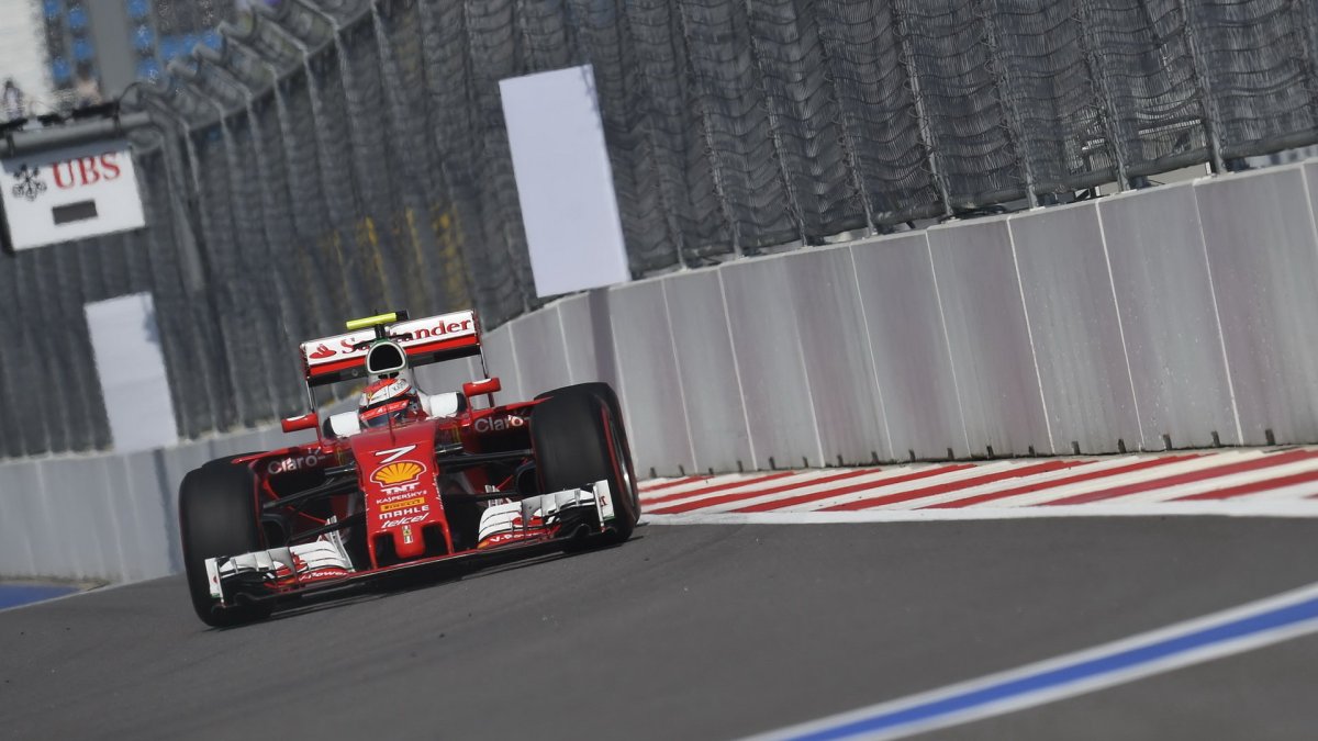 Kimi Räikkönen při kvalifikaci v Soči