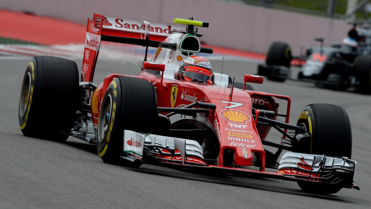Kimi Räikkönen při kvalifikaci v Soči