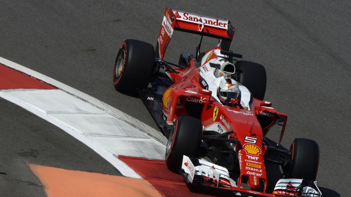 Sebastian Vettel při kvalifikaci v Soči