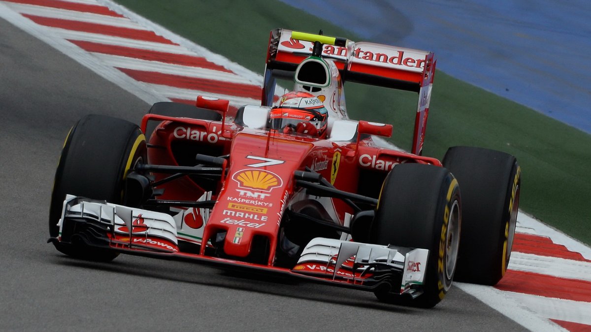 Kimi Räikkönen při kvalifikaci v Soči