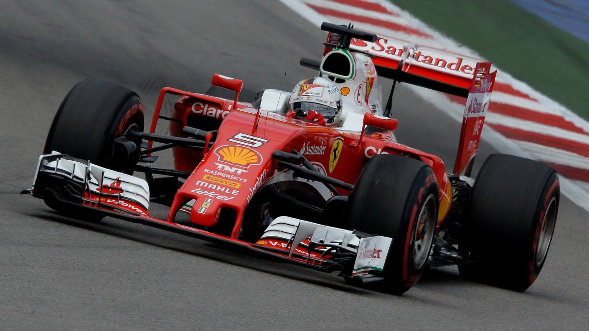 Sebastian Vettel při kvalifikaci v Soči