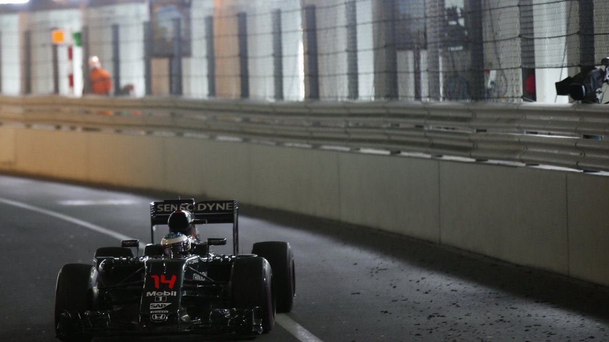 Fernando Alonso při tréninku v Monaku