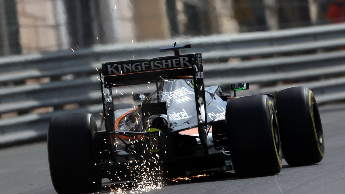 Nico Hülkenberg jiskří při tréninku v Monaku