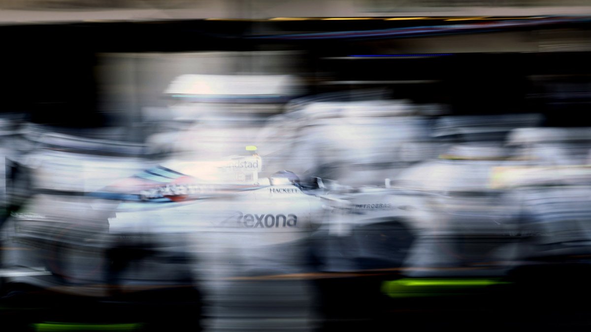 Valtteri Bottas v závodě v Baku