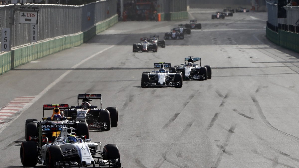 Felipe Massa v závodě v Baku