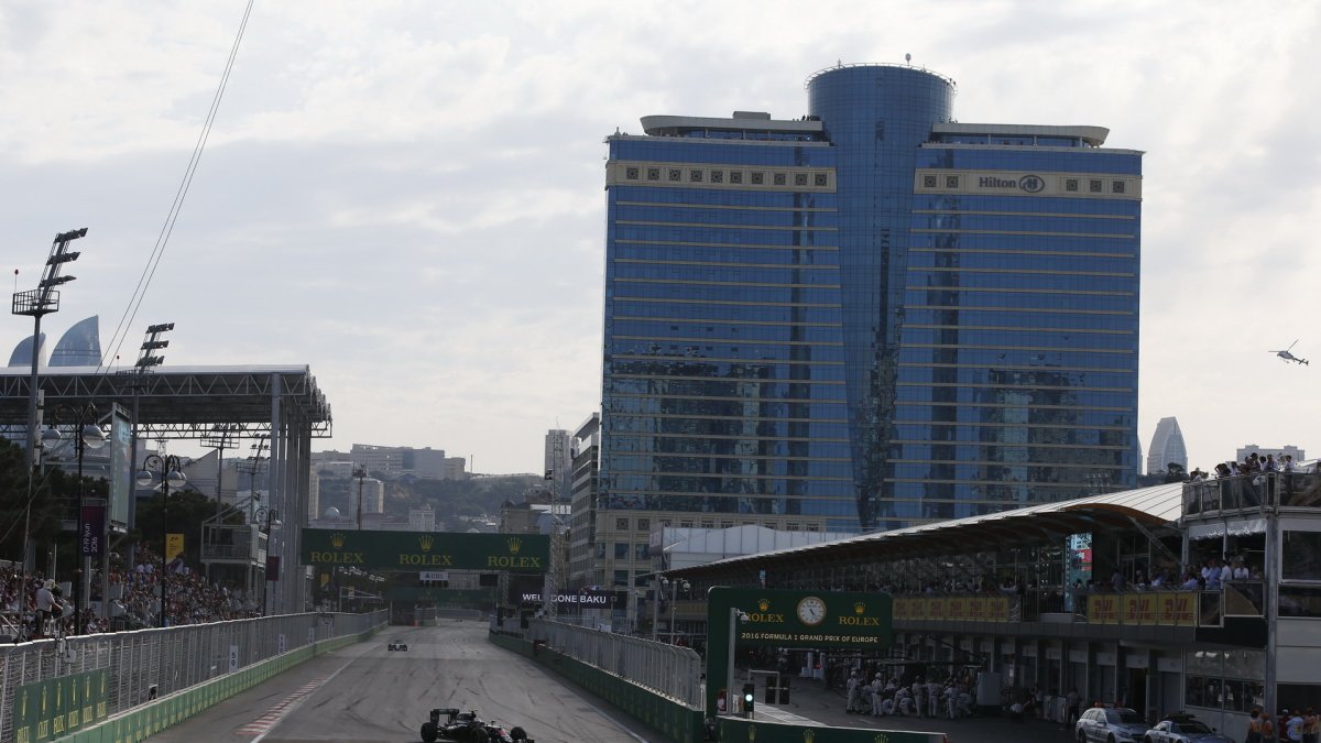 Závod v Baku