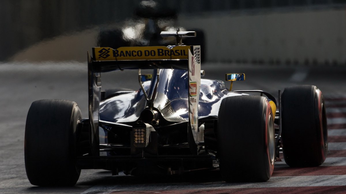 Marcus Ericsson v závodě v Baku