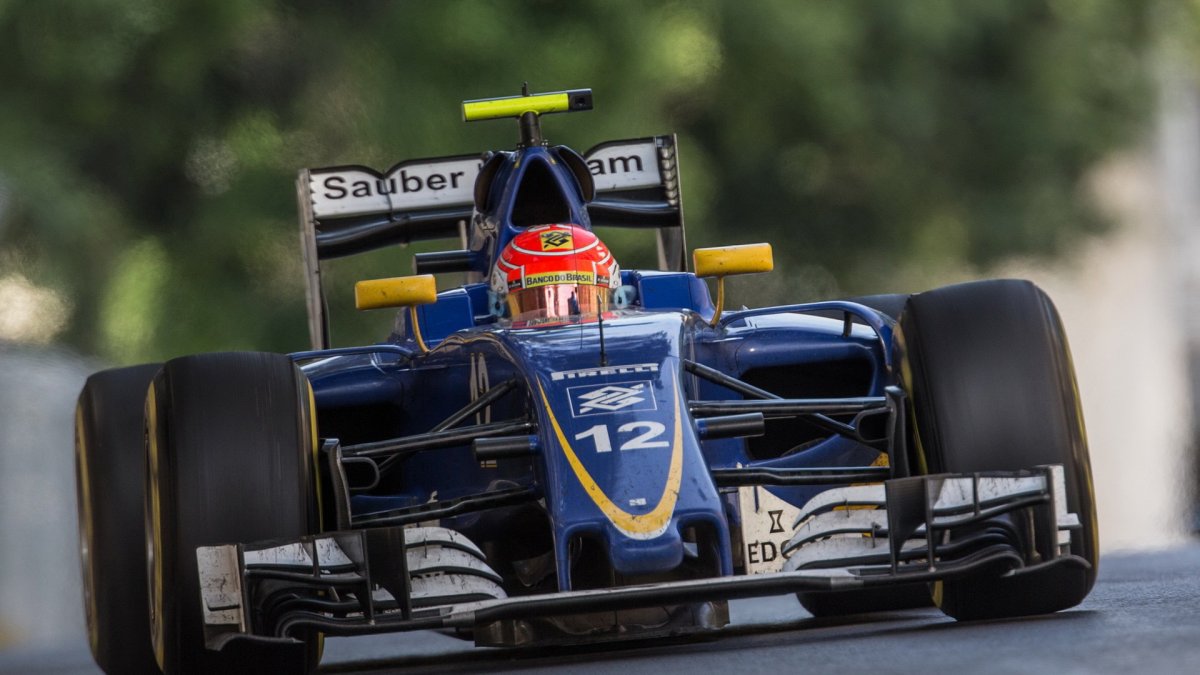 Felipe Nasr v závodě v Baku