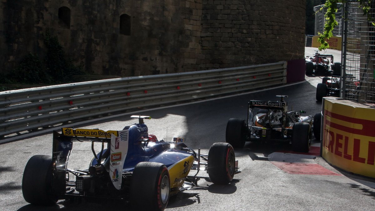 Felipe Nasr v závodě v Baku