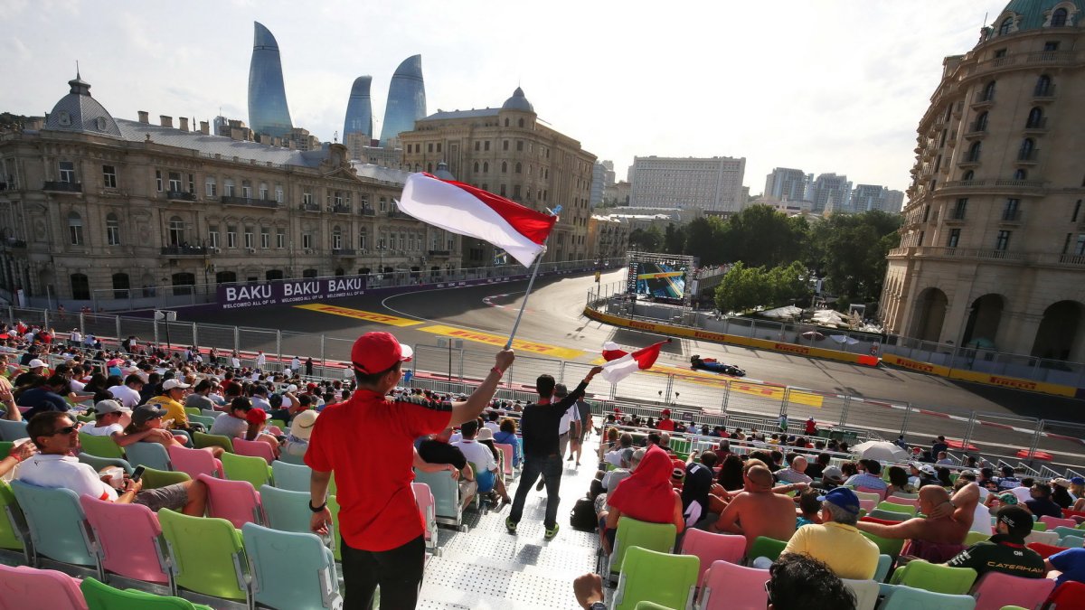 Závod v Baku