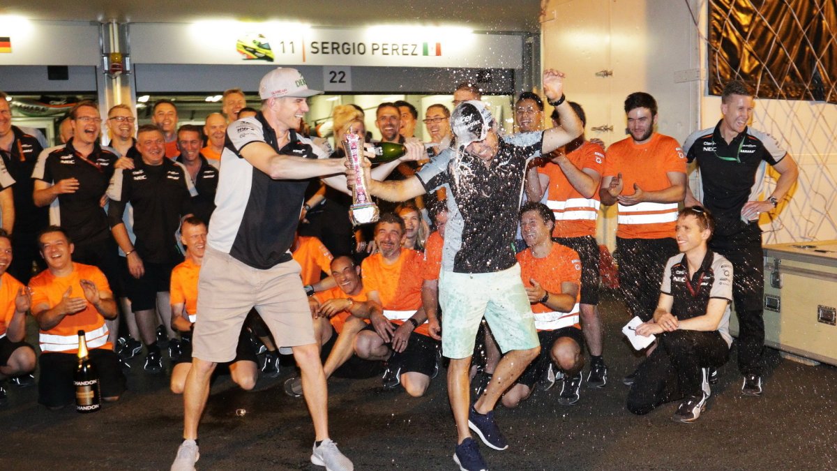 Radost týmu Force Indie z třetího místa v Baku