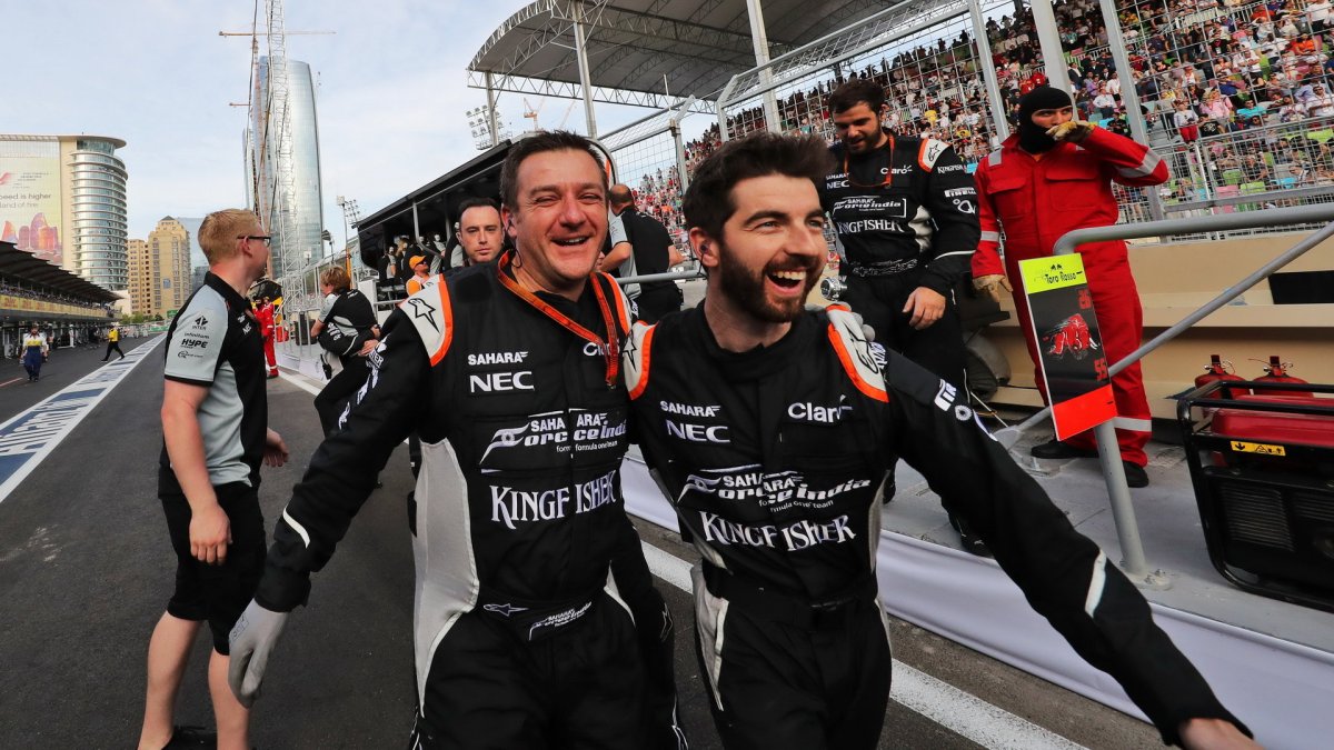 Radost mechaniků týmu Force India v Baku
