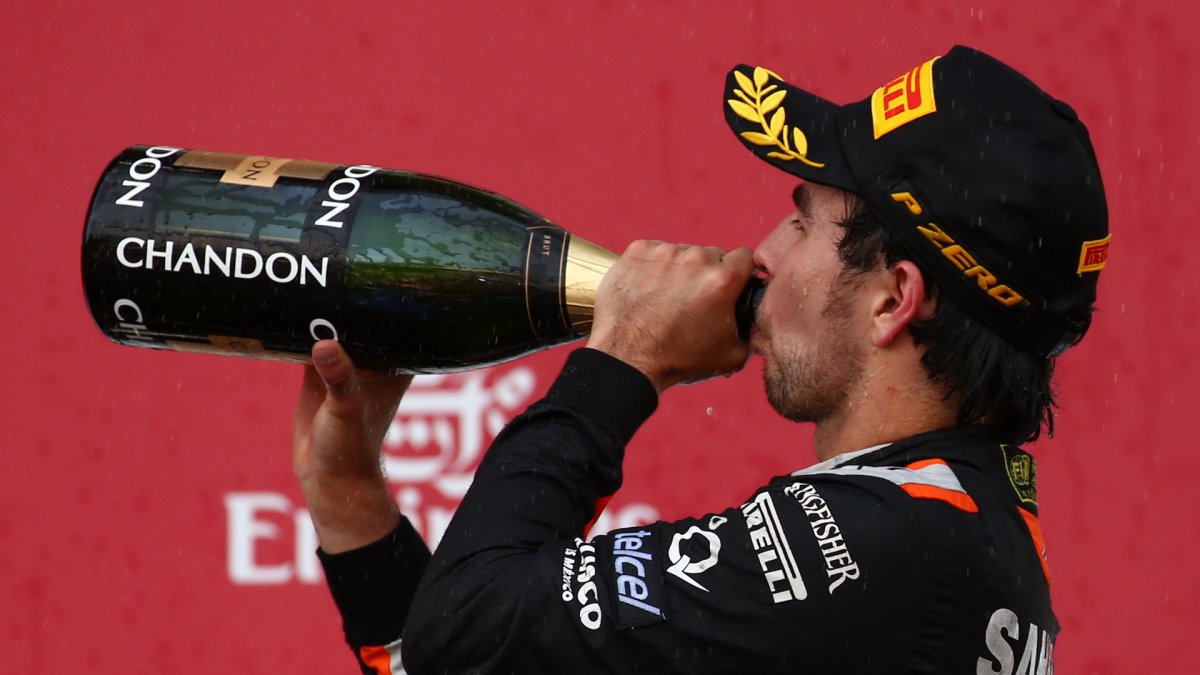 Sergio Pérez na pódiu v Baku