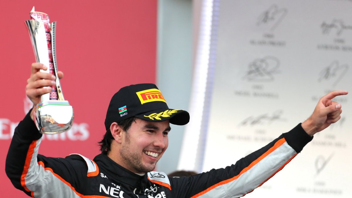 Sergio Pérez na pódiu v Baku