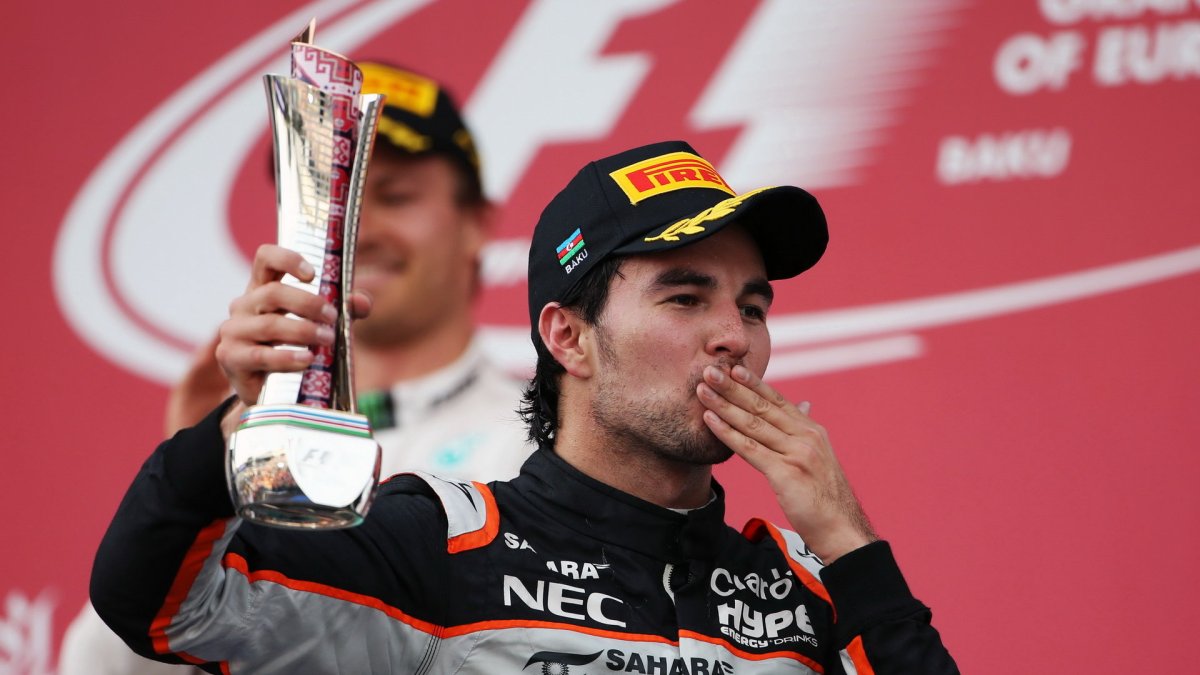 Sergio Pérez na pódiu v Baku