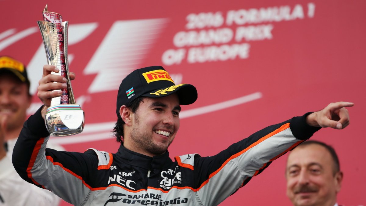 Sergio Pérez na pódiu v Baku