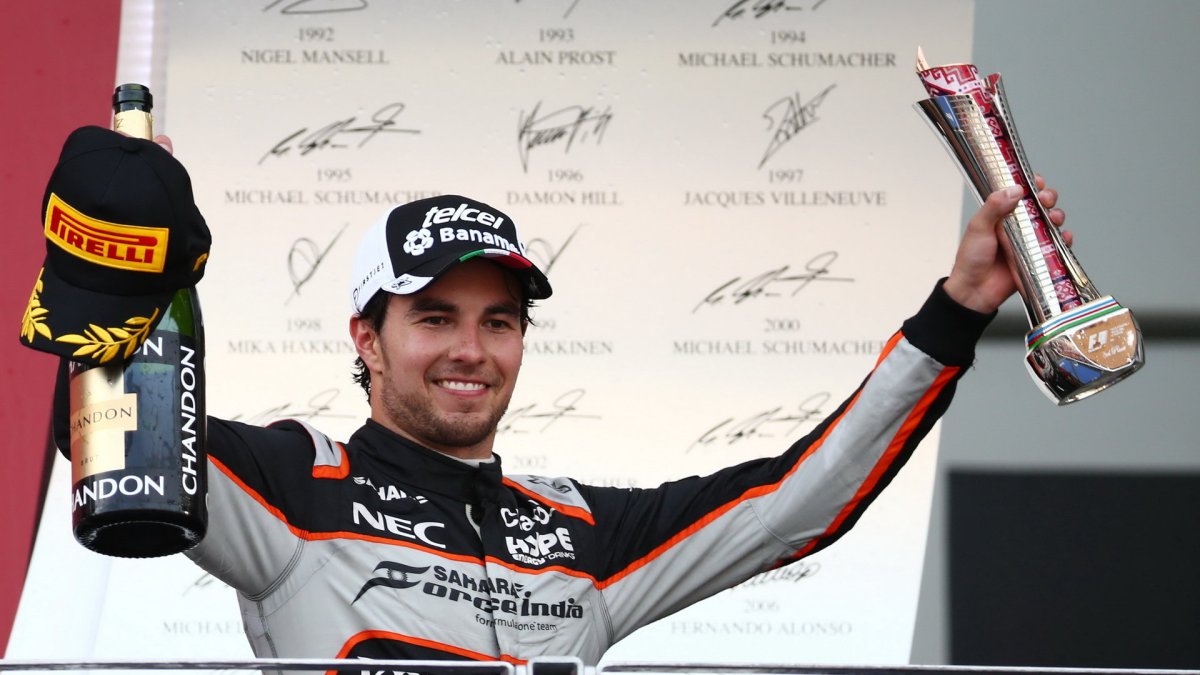 Sergio Pérez na pódiu v Baku