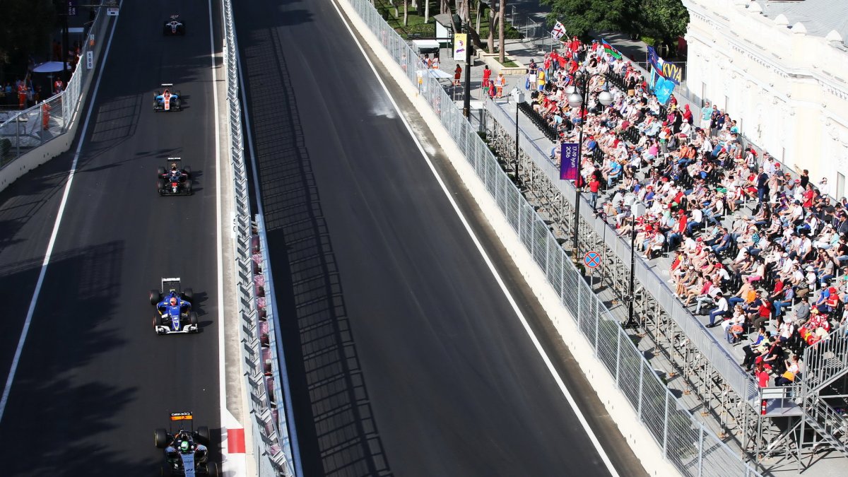 Nico Hülkenberg v závodě v Baku