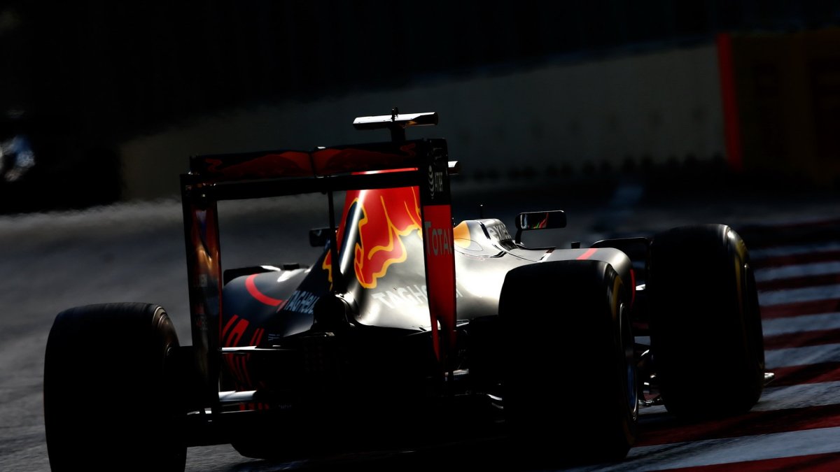 Daniel Ricciardo v závodě v Baku