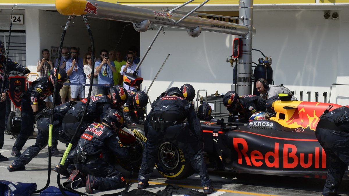 Max Verstappen v závodě v Maďarsku