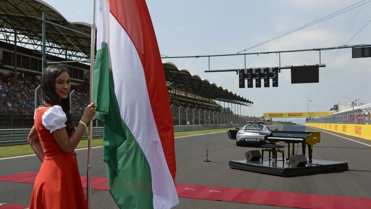 Slavnostní zahájení závodu v Maďarsku