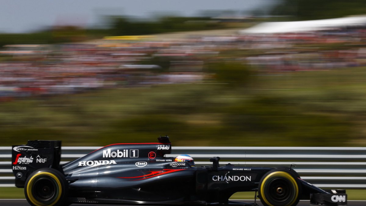 Fernando Alonso v závodě v Maďarsku