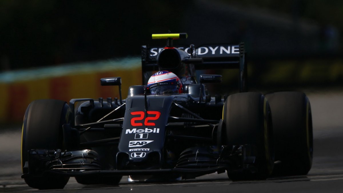 Jenson Button v závodě v Maďarsku
