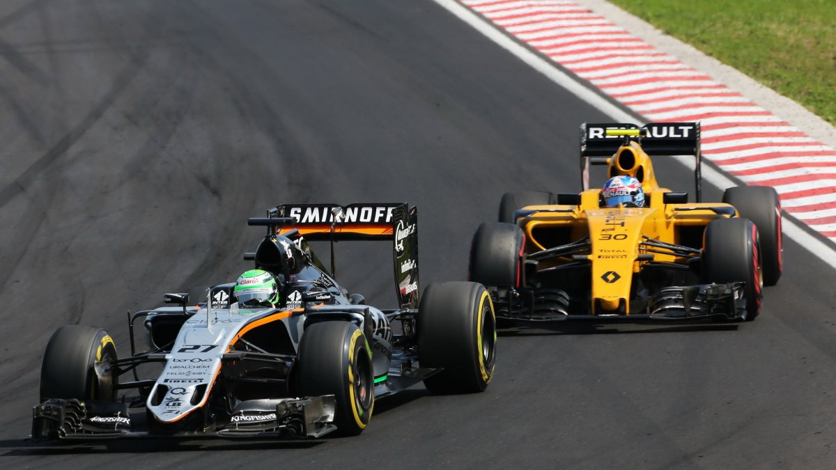 Nico Hülkenberg a Jolyon Palmer v závodě v Maďarsku