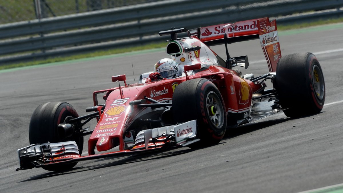 Sebastian Vettel v závodě v Maďarsku