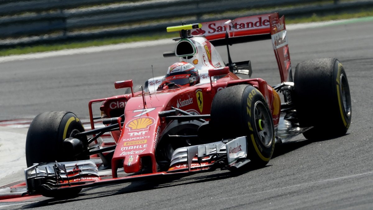 Kimi Räikkönen v závodě v Maďarsku