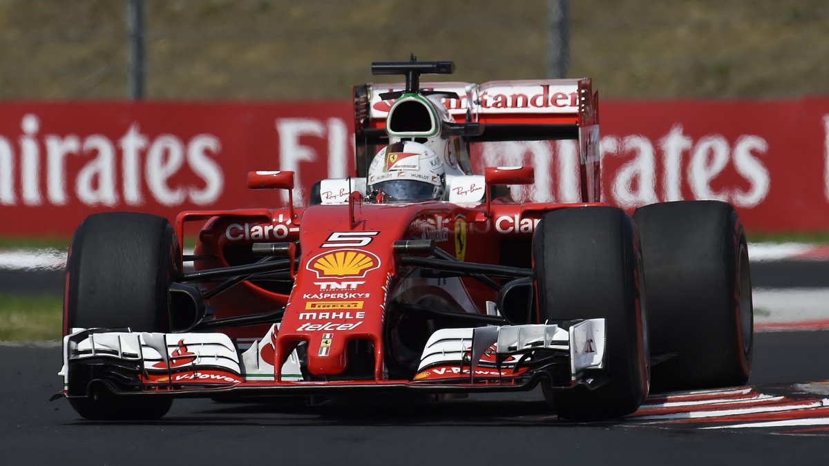 Sebastian Vettel v závodě v Maďarsku