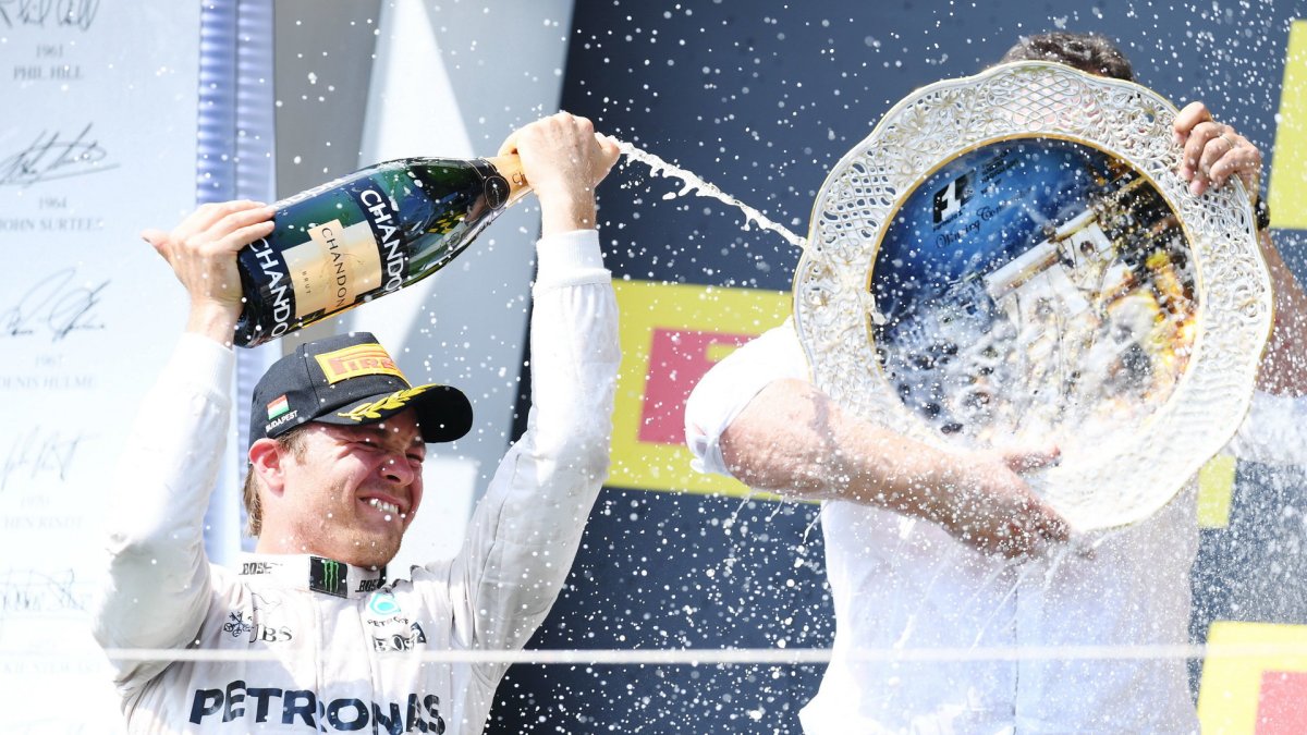 Nico Rosberg na pódiu po závodě v Maďarsku