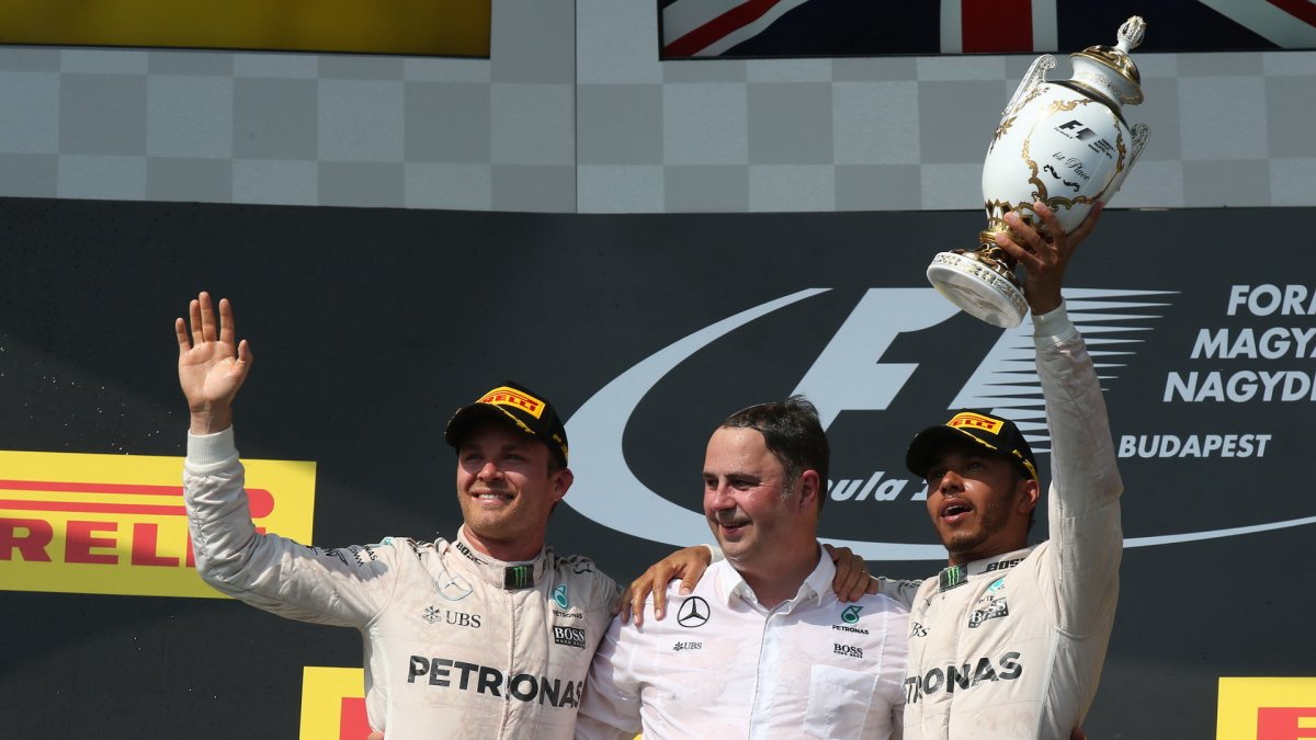 Mercedes má opět double vítězství v závodě v Maďarsku