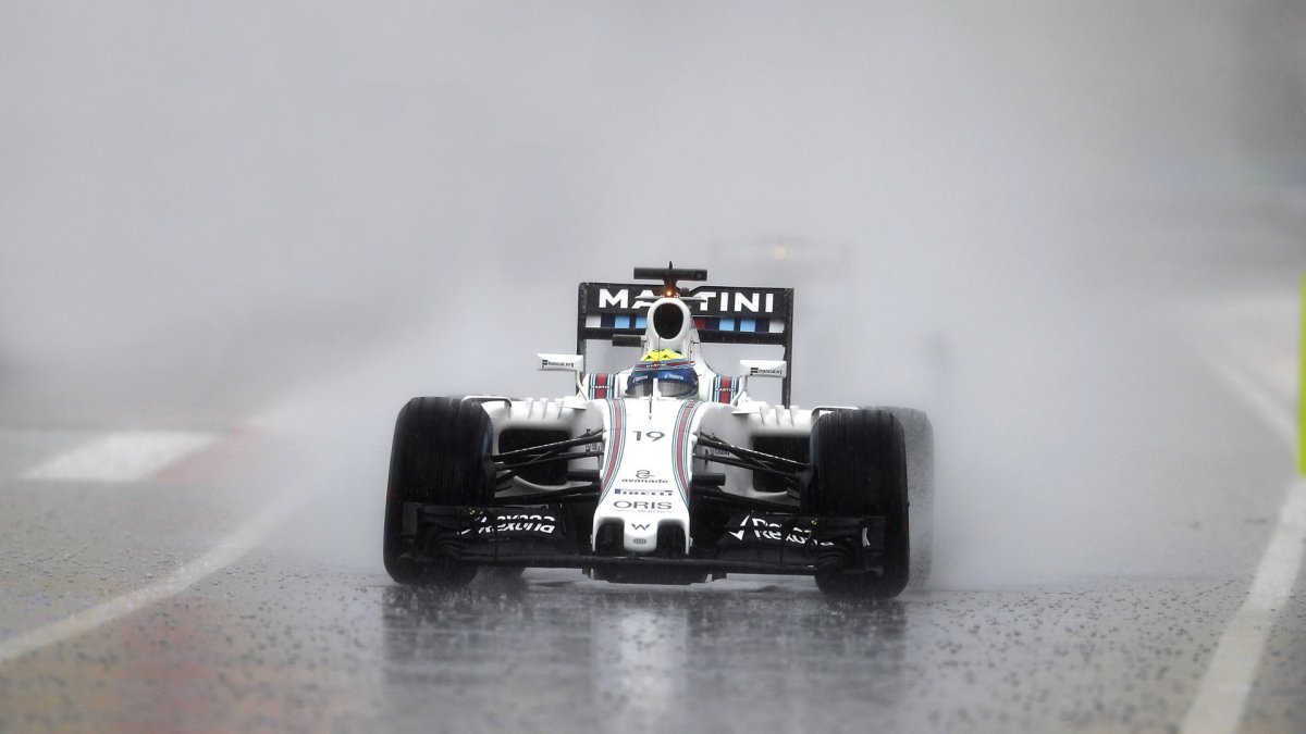 Felipe Massa při sobotní deštivé kvalifikaci v Maďarsku