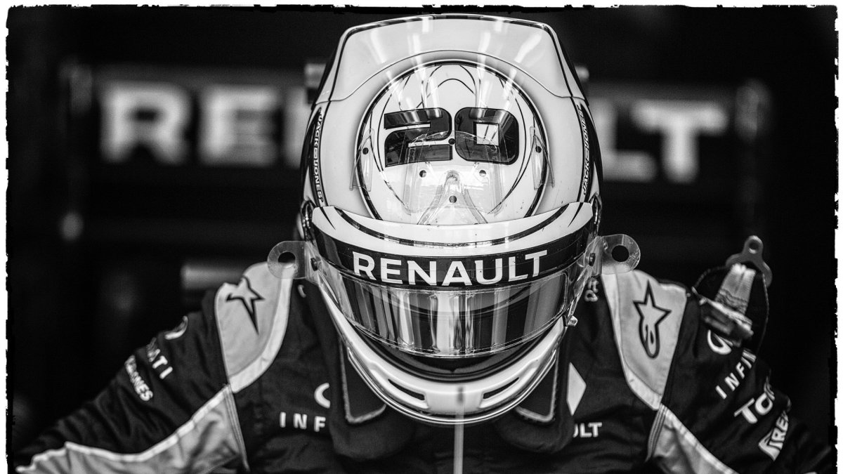 Jolyon Palmer při sobotní deštivé kvalifikaci v Maďarsku