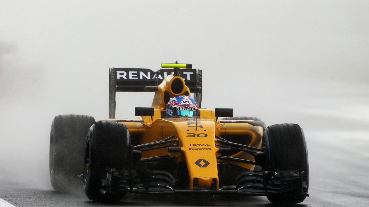 Jolyon Palmer při sobotní deštivé kvalifikaci v Maďarsku