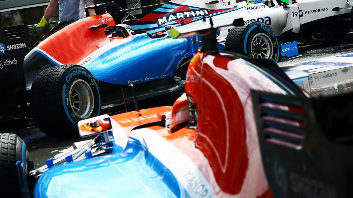 Rio Harjanto a Pascal Wehrlein čekají na výjezd při sobotní kvalifikaci v Maďarsku