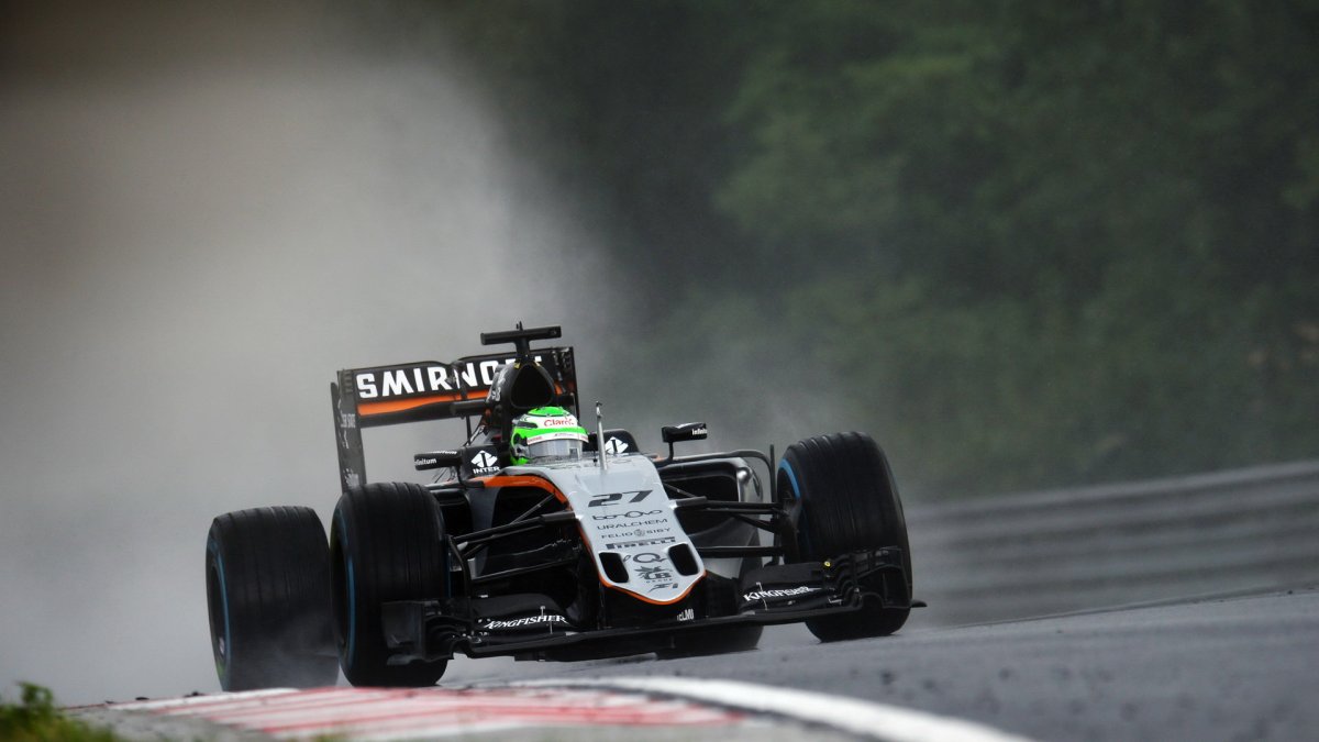Nico Hülkenberg při sobotní deštivé kvalifikaci v Maďarsku