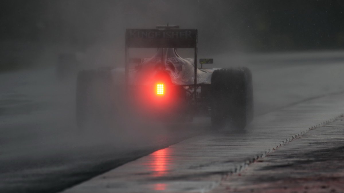 Nico Hülkenberg při sobotní deštivé kvalifikaci v Maďarsku