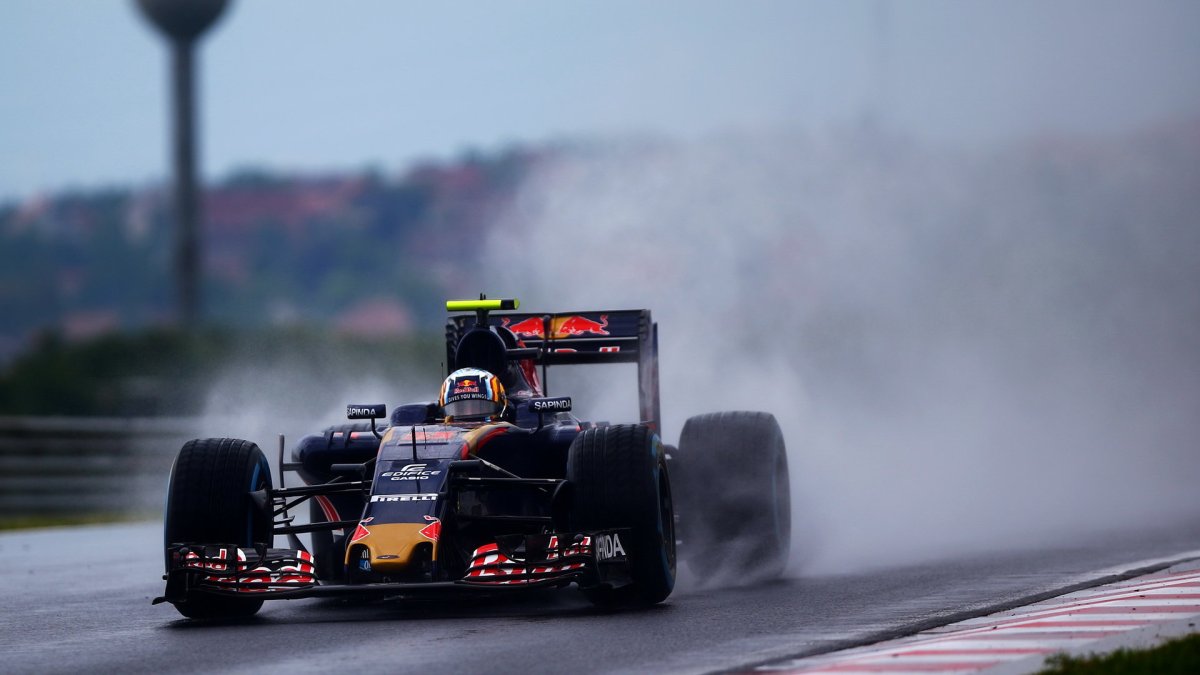 Carlos Sainz při sobotní deštivé kvalifikaci v Maďarsku