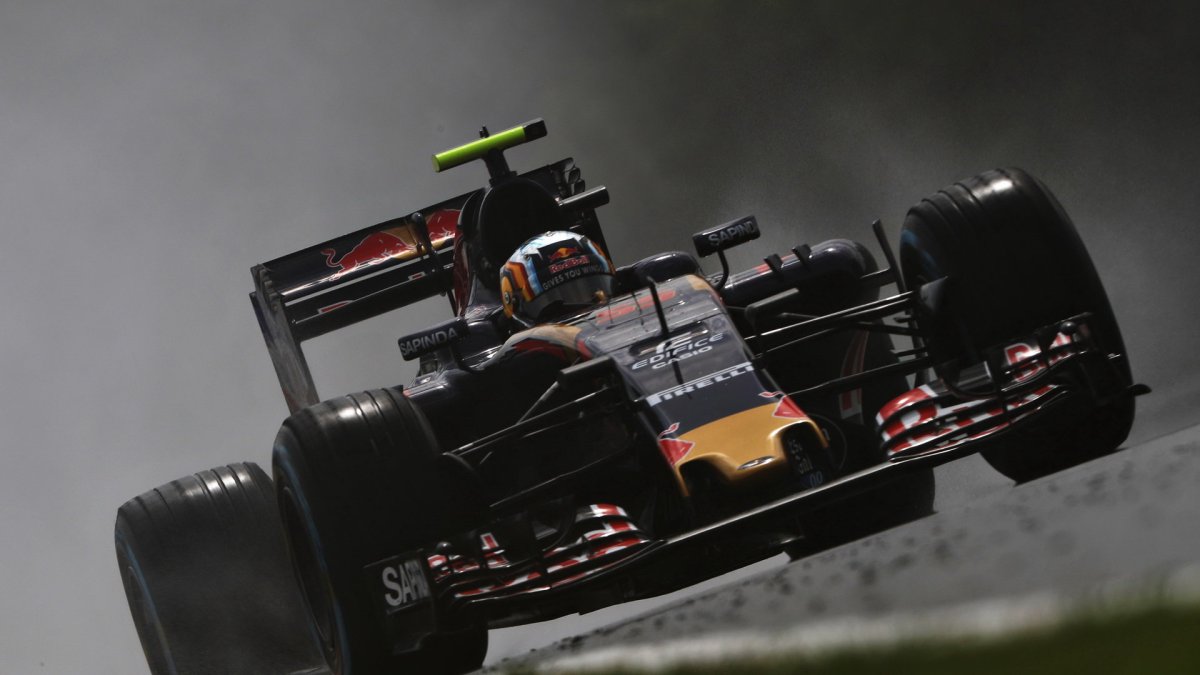 Carlos Sainz při sobotní deštivé kvalifikaci v Maďarsku