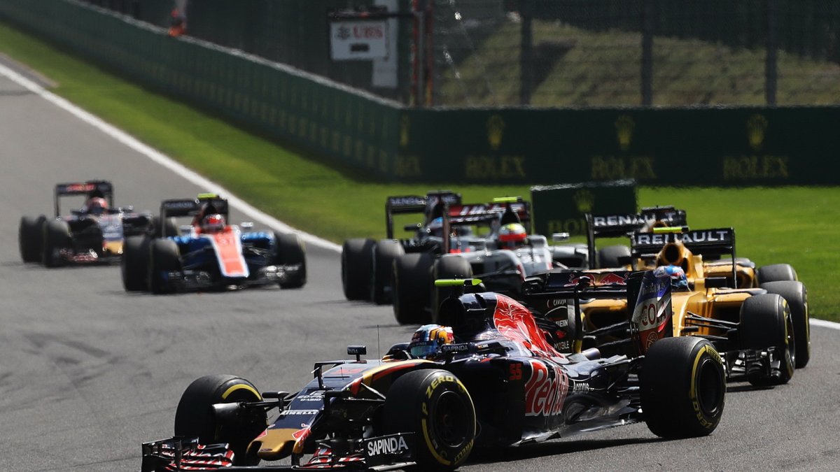 Carlos Sainz v závodě v Belgii