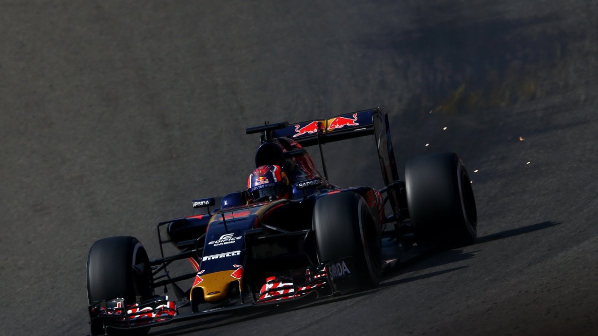 Daniil Kvjat v závodě v Belgii